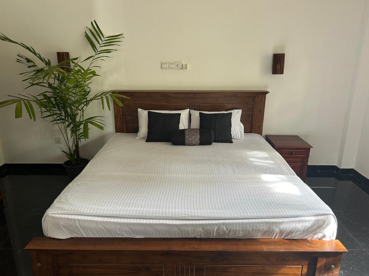 Why Not Mansion Hostel Habaraduwa Central Exterior photo