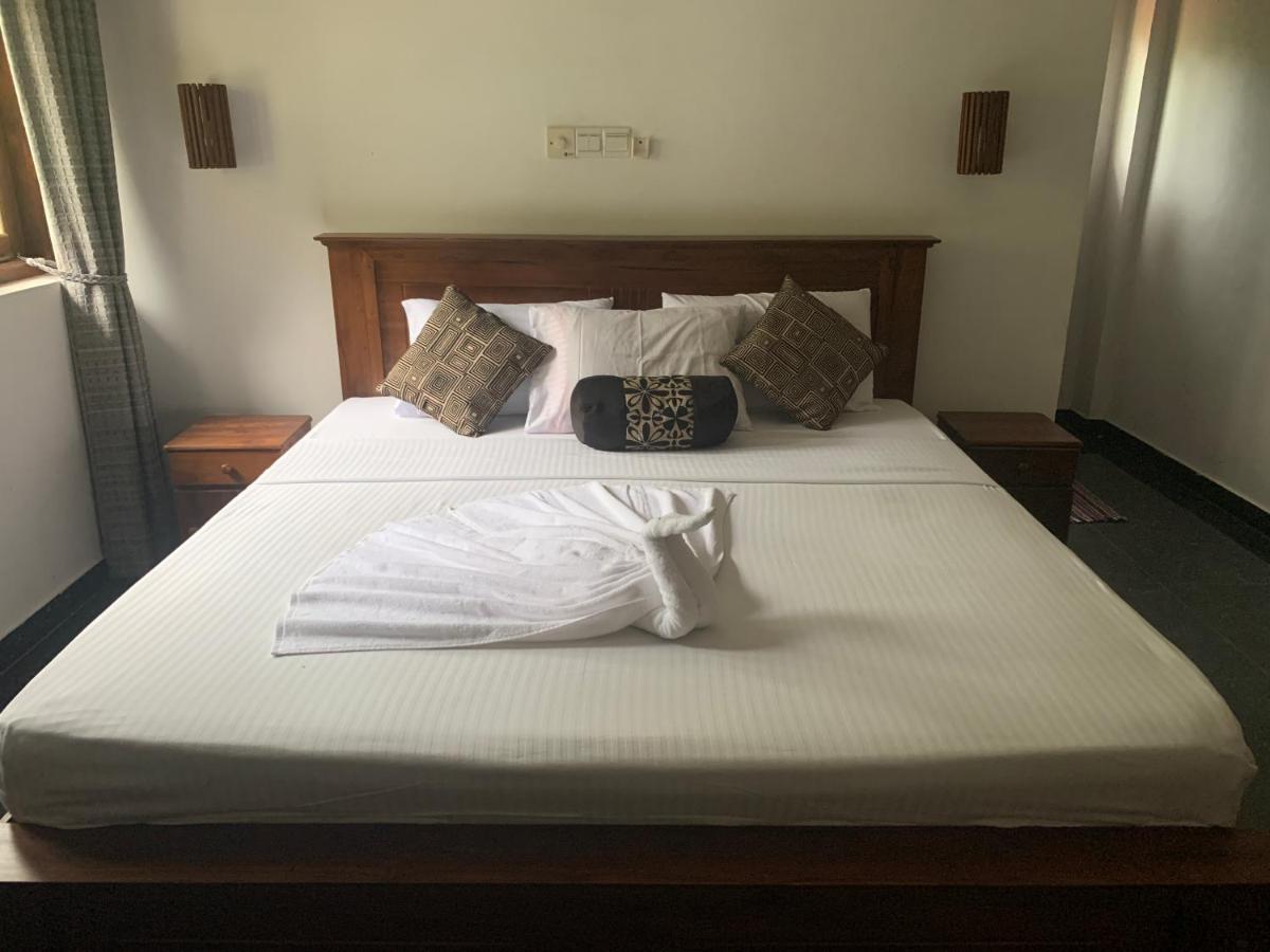 Why Not Mansion Hostel Habaraduwa Central Exterior photo