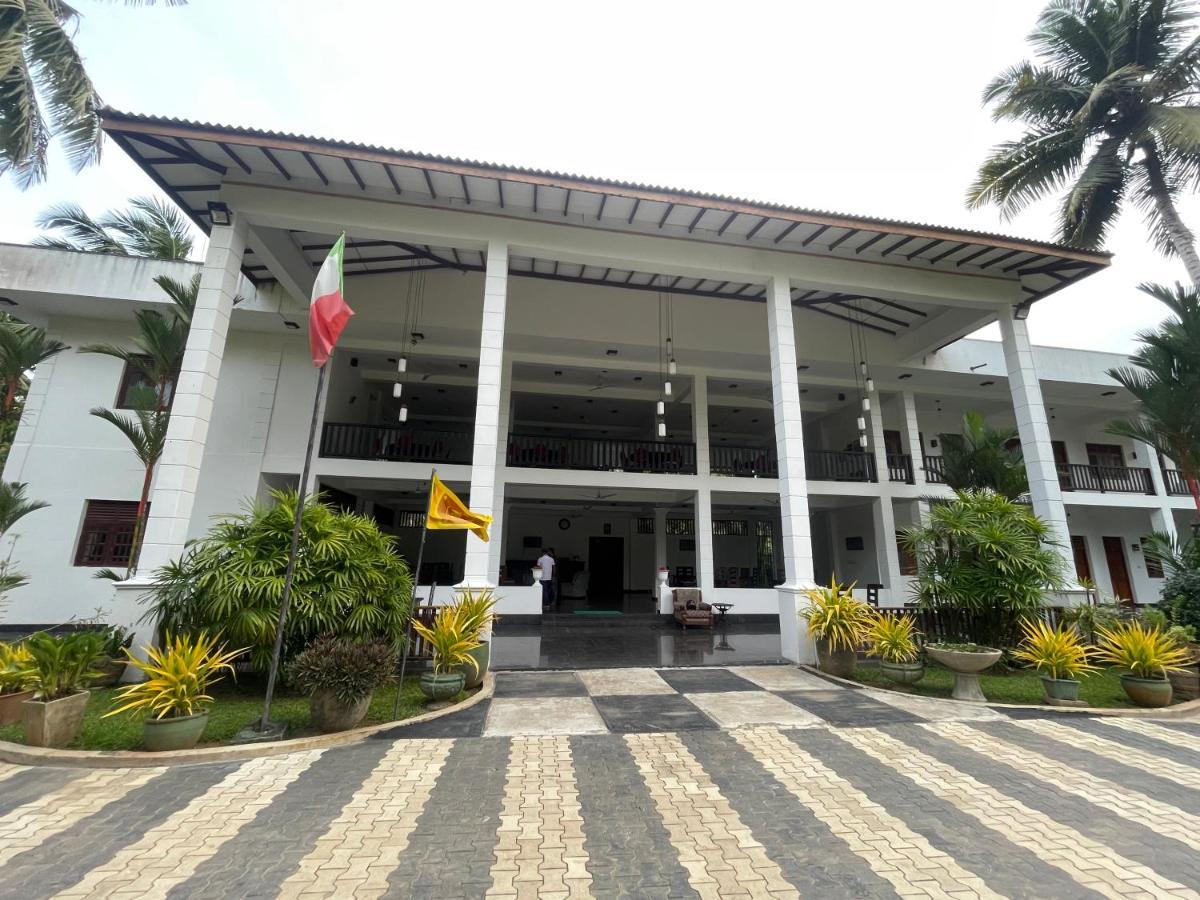 Why Not Mansion Hostel Habaraduwa Central Exterior photo