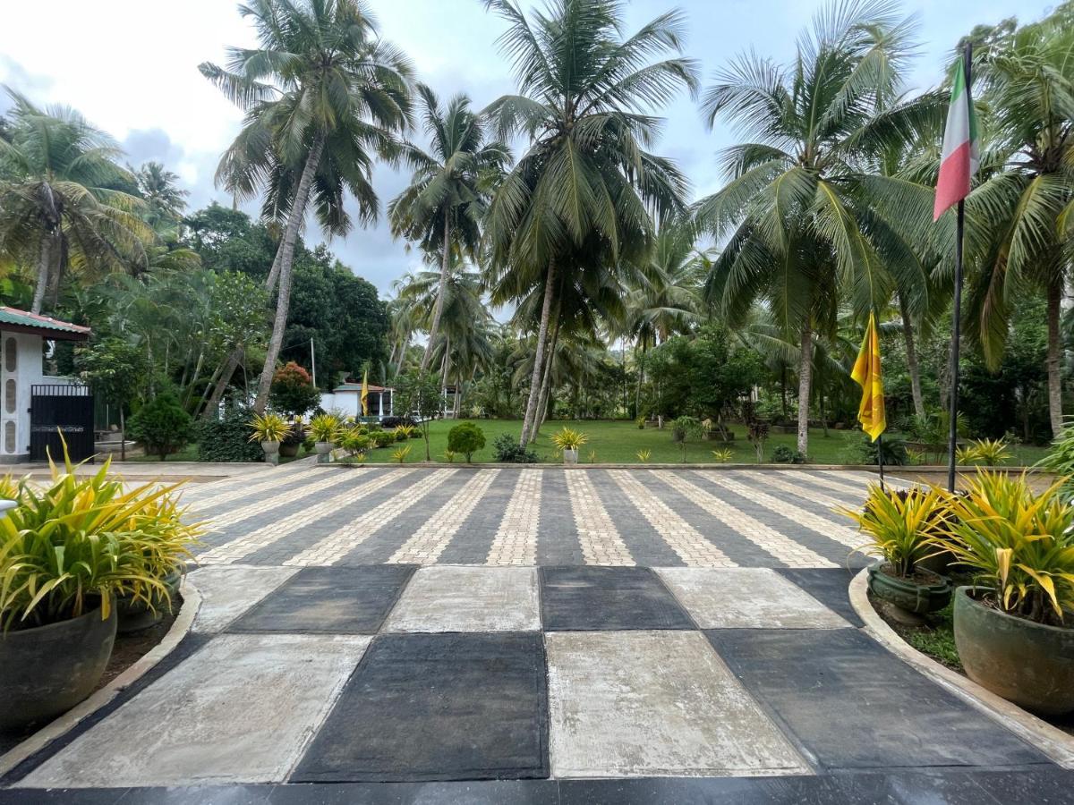 Why Not Mansion Hostel Habaraduwa Central Exterior photo
